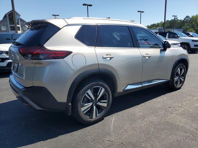 Photo of 2022 Champagne Silver Nissan Rogue