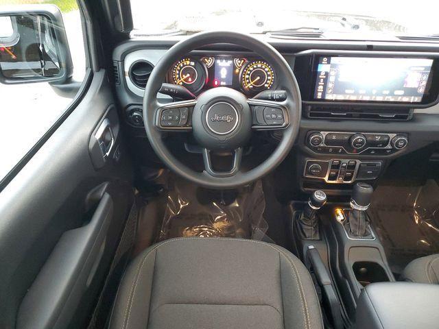 Photo of 2025 Black Clearcoat Jeep Gladiator