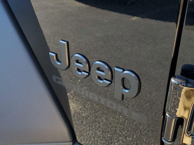 Photo of 2025 Black Clearcoat Jeep Gladiator