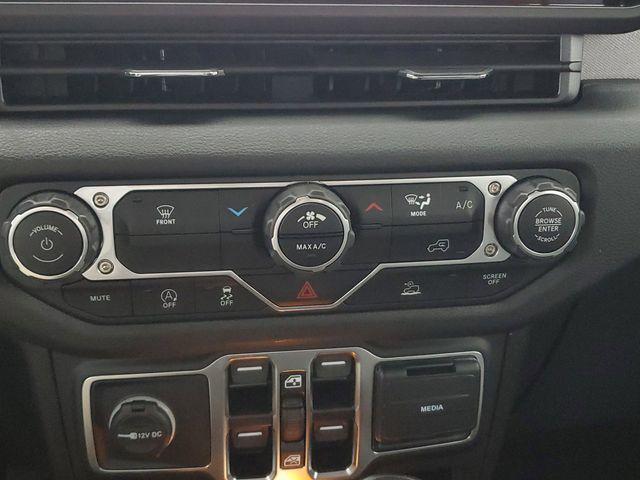 Photo of 2025 Black Clearcoat Jeep Gladiator