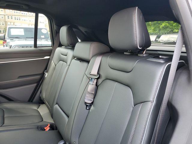 Photo of 2025 Diamond Black Jeep Wagoneer S