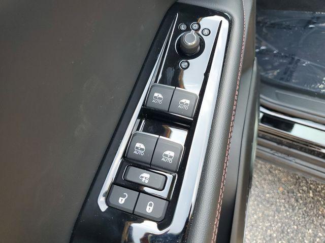 Photo of 2025 Diamond Black Jeep Wagoneer S