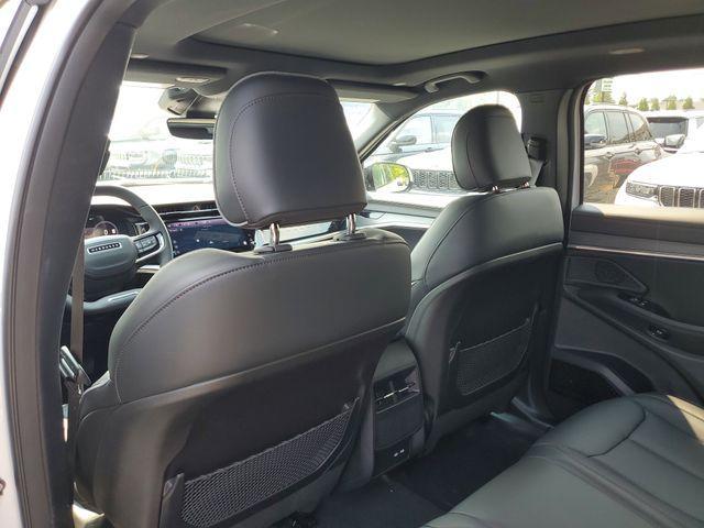 Photo of 2025 Bright White Clearcoat Jeep Wagoneer S