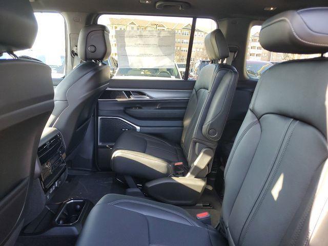Photo of 2025 Diamond Black Jeep Wagoneer