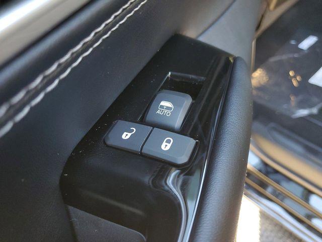 Photo of 2025 Diamond Black Jeep Wagoneer