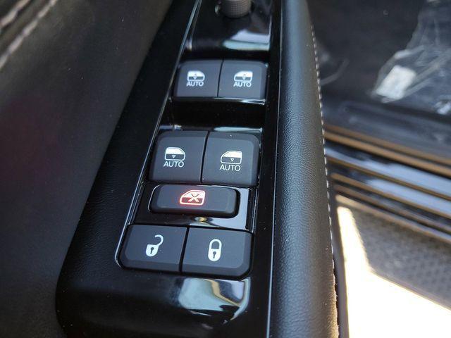 Photo of 2025 Diamond Black Jeep Wagoneer