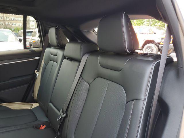 Photo of 2025 Silver Zynith Clearcoat Jeep Wagoneer S