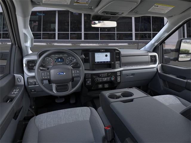 Photo of 2025 Oxford White Ford F-250