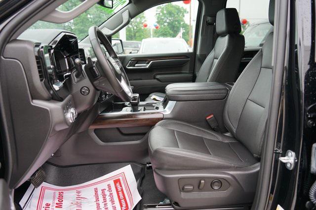 Photo of 2023 Onyx Black GMC Sierra 1500