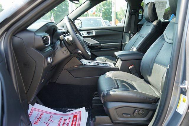 Photo of 2022 Gray Metallic Ford Explorer
