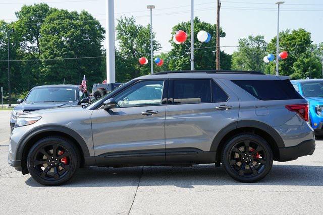Photo of 2022 Gray Metallic Ford Explorer