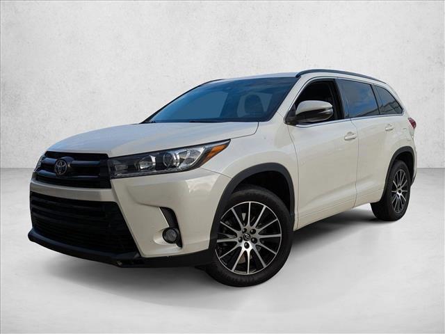 Photo of 2018 Blizzard Pearl Toyota Highlander
