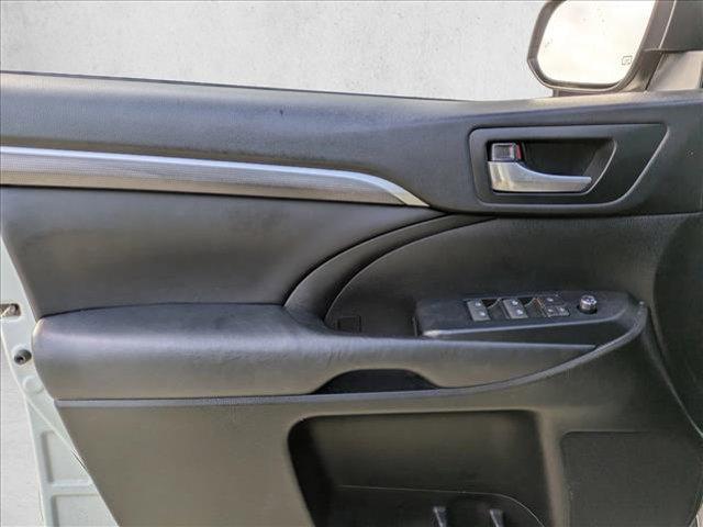 Photo of 2018 Blizzard Pearl Toyota Highlander