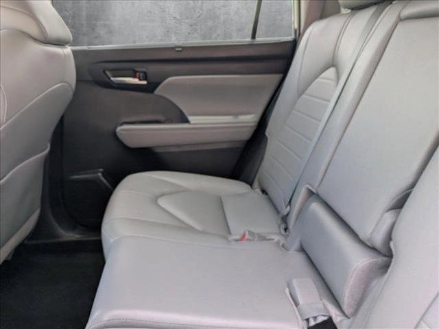 Photo of 2024 Celestial Silver Metallic Toyota Highlander