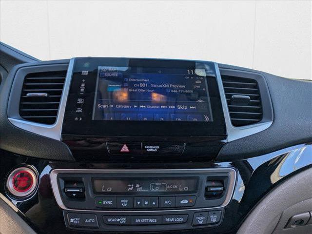 Photo of 2016 White Diamond Pearl Honda Pilot