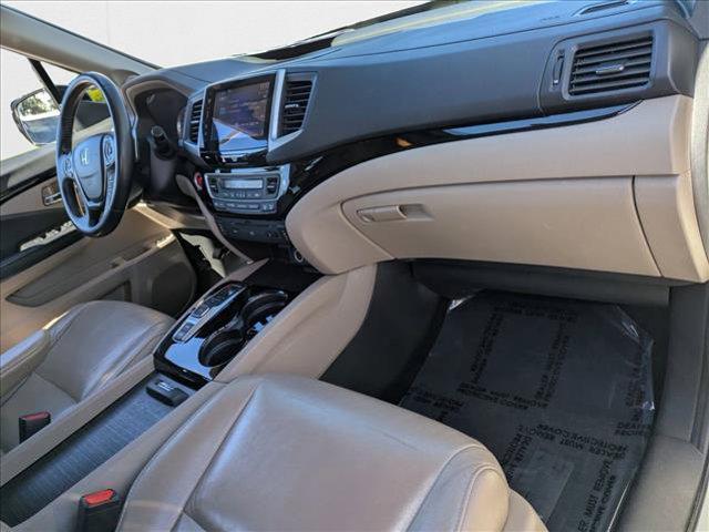 Photo of 2016 White Diamond Pearl Honda Pilot