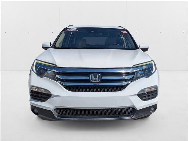 Photo of 2016 White Diamond Pearl Honda Pilot
