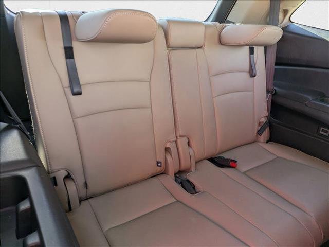 Photo of 2016 White Diamond Pearl Honda Pilot