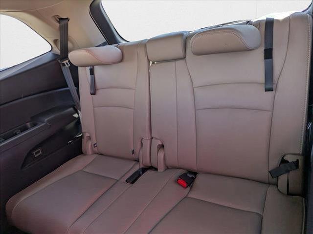 Photo of 2016 White Diamond Pearl Honda Pilot
