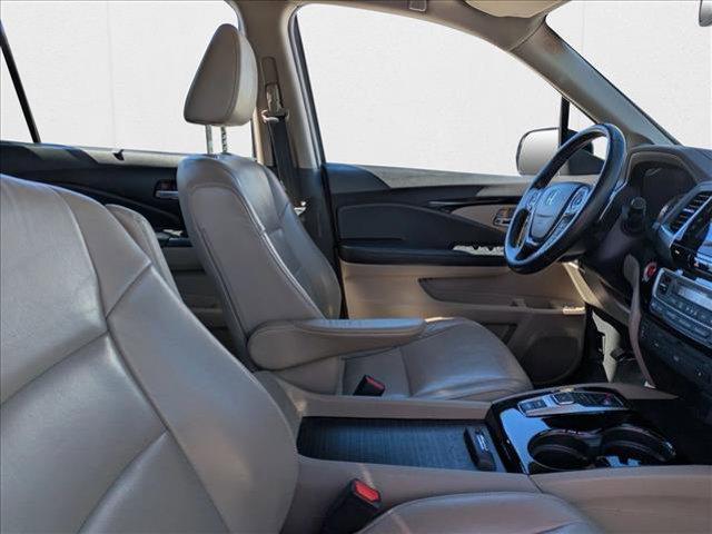 Photo of 2016 White Diamond Pearl Honda Pilot