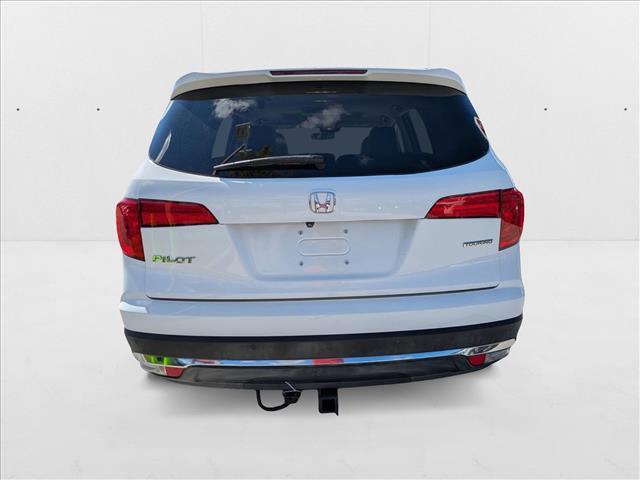 Photo of 2016 White Diamond Pearl Honda Pilot