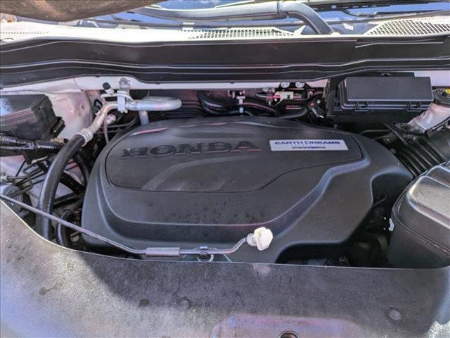 Photo of 2016 White Diamond Pearl Honda Pilot