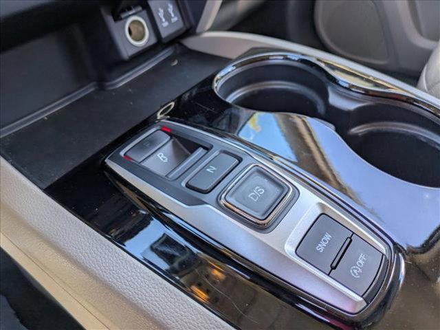 Photo of 2016 White Diamond Pearl Honda Pilot