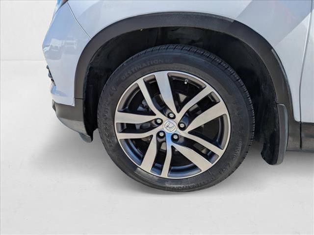 Photo of 2016 White Diamond Pearl Honda Pilot