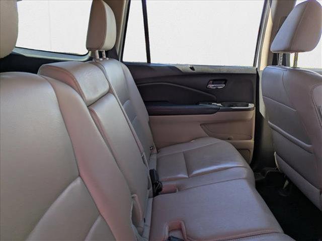 Photo of 2016 White Diamond Pearl Honda Pilot
