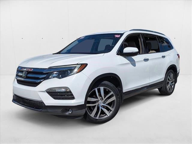 Photo of 2016 White Diamond Pearl Honda Pilot