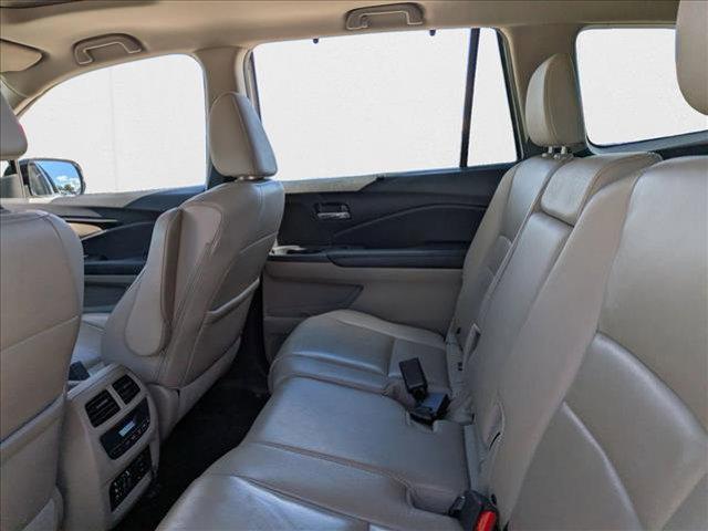 Photo of 2016 White Diamond Pearl Honda Pilot