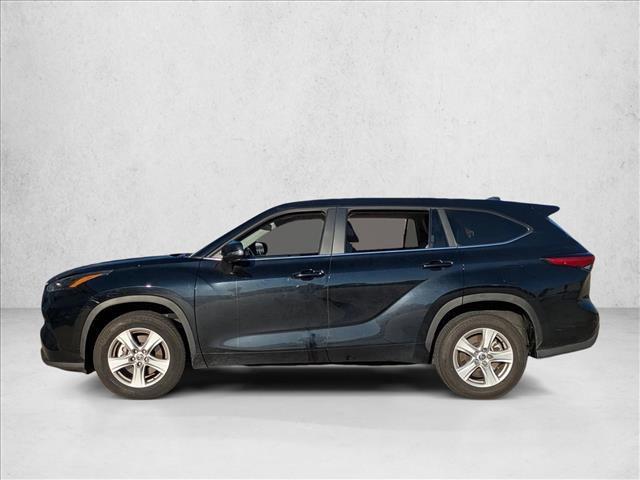 Photo of 2023 Midnight Black Metallic Toyota Highlander