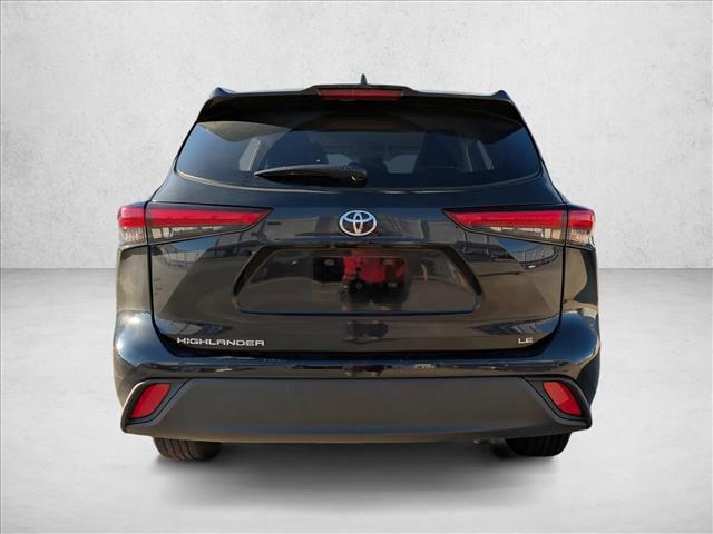 Photo of 2023 Midnight Black Metallic Toyota Highlander