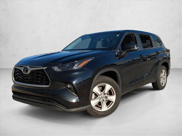 Photo of 2023 Midnight Black Metallic Toyota Highlander