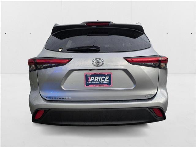 Photo of 2023 Celestial Silver Metallic Toyota Highlander