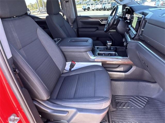 Photo of 2022 Red Chevrolet Silverado 1500