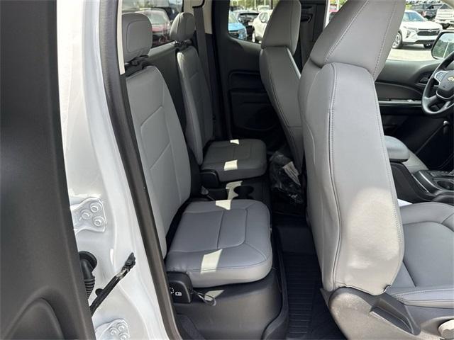 Photo of 2022 Summit White Chevrolet Colorado
