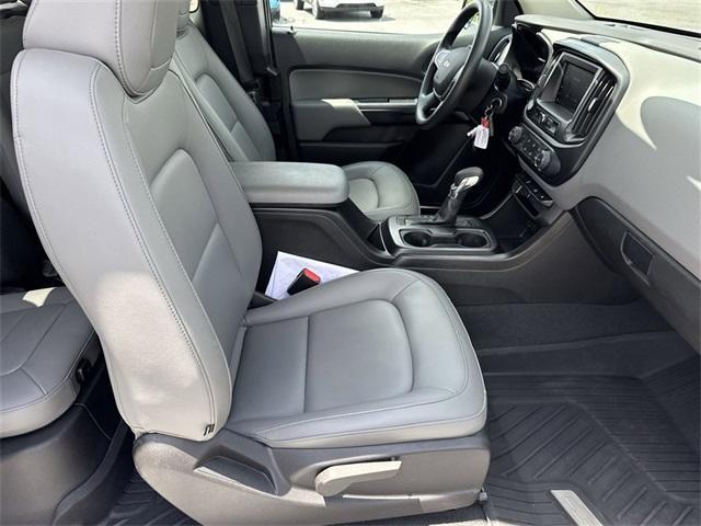 Photo of 2022 Summit White Chevrolet Colorado