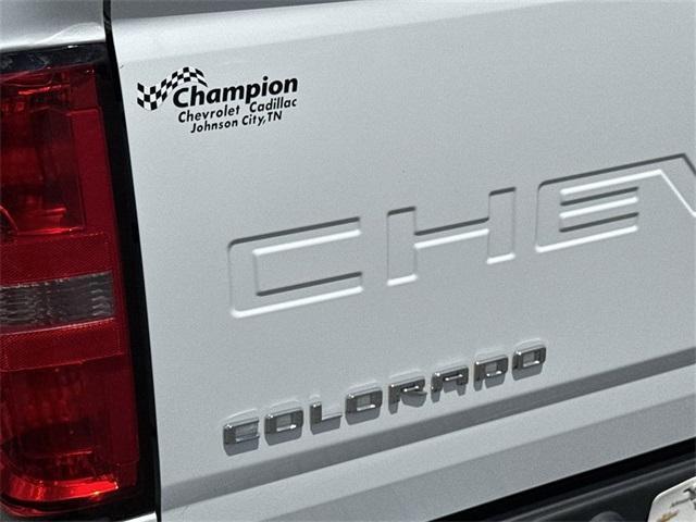 Photo of 2022 Summit White Chevrolet Colorado