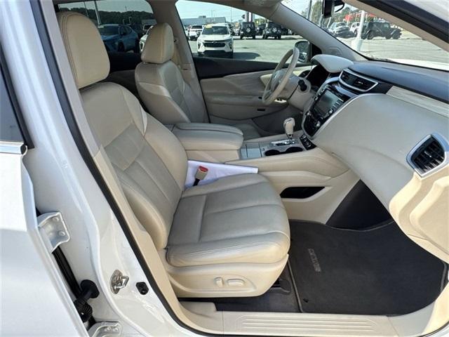 Photo of 2017 White Nissan Murano