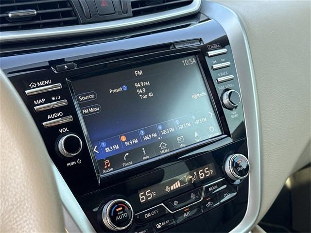 Photo of 2017 White Nissan Murano