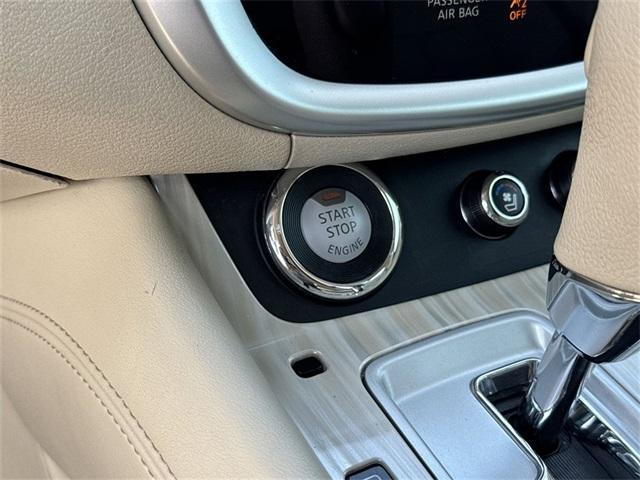 Photo of 2017 White Nissan Murano