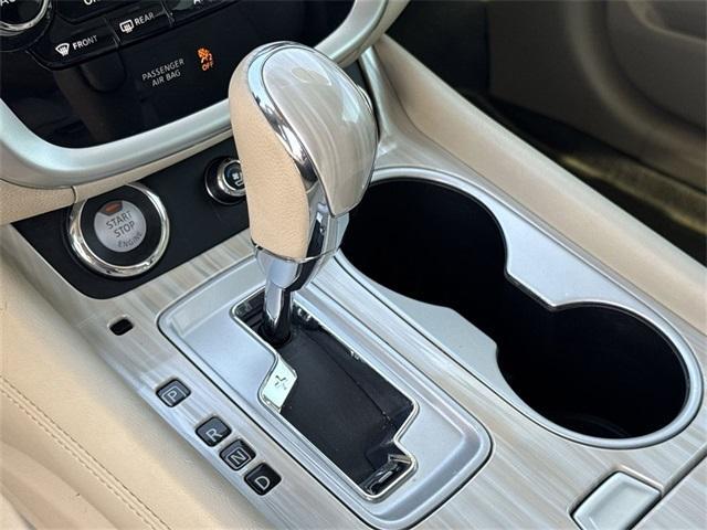 Photo of 2017 White Nissan Murano