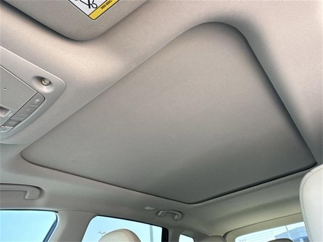 Photo of 2017 White Nissan Murano