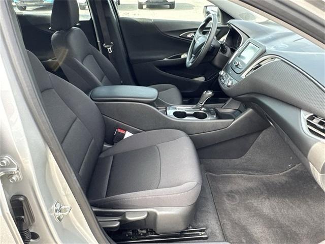Photo of 2017 Silver Ice Metallic Chevrolet Malibu