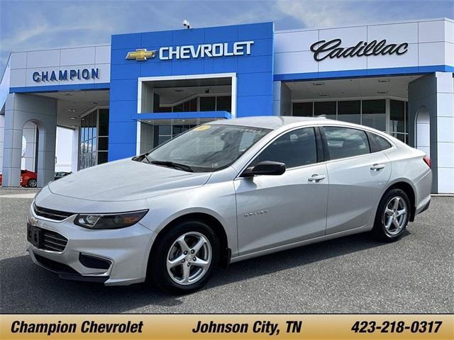 Photo of 2017 Silver Ice Metallic Chevrolet Malibu