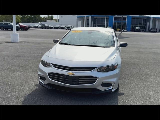 Photo of 2017 Silver Ice Metallic Chevrolet Malibu