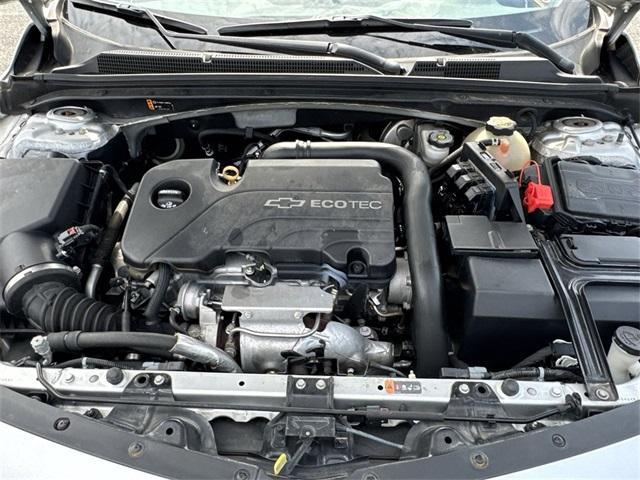 Photo of 2017 Silver Ice Metallic Chevrolet Malibu