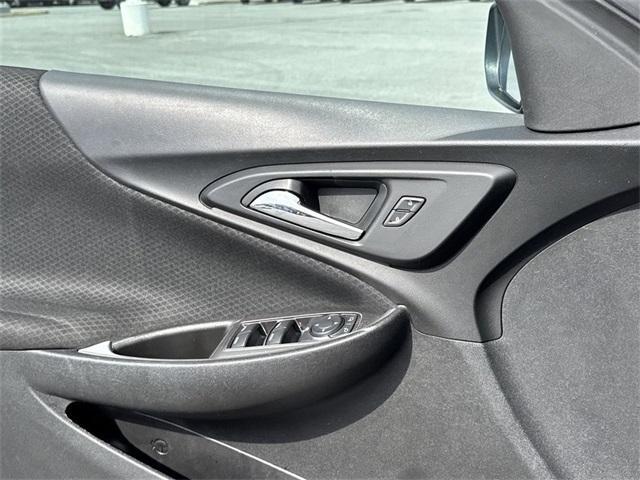 Photo of 2017 Silver Ice Metallic Chevrolet Malibu