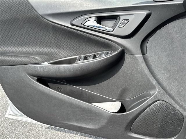 Photo of 2017 Silver Ice Metallic Chevrolet Malibu